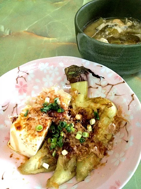 焼きなすと冷奴  キャベツと卵のお味噌汁|きくりさん