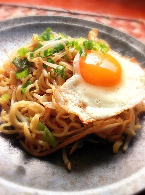 Leek and ginger fried noodles w/bean sprouts.✨病みつき💕グッチ裕三さんのネギとショウガだけの焼きそばもやし入り|🌈Ami🍻さん