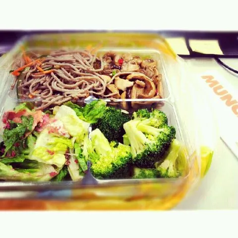 salad from Munch: soba, broccoli, salmon Caesar and wild mushrooms|genさん