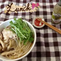 Snapdishの料理写真:豚キノコもやし煮麺|ちえさん