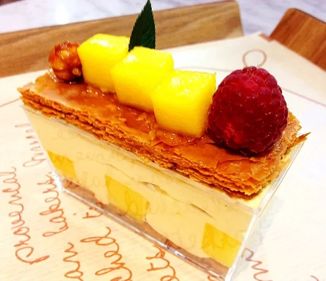 Mango mousse cake from Paris Baguette|12Dragonさん