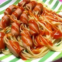 hotdog with spaghetti|nur syafiqahさん