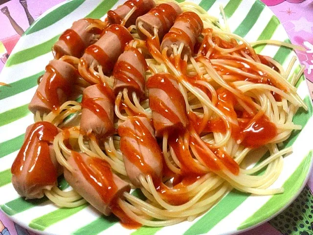 hotdog with spaghetti|nur syafiqahさん