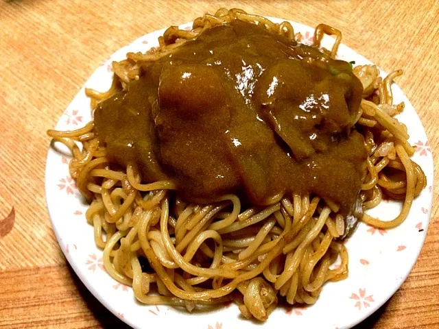 Snapdishの料理写真:焼きそばめしカレー…高カロリー(^^;;|Ichimuraさん