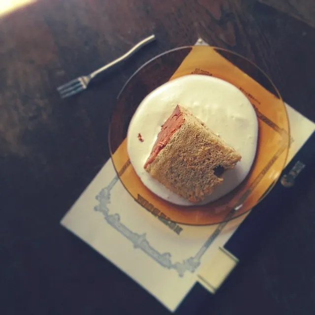 Snapdishの料理写真:“ 生クリームの海の上に”|おたんこ食堂  d□~°さん