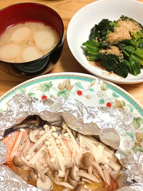 シャケのホイル焼き ほうれん草のおひたし お麩の味噌汁|harami111さん