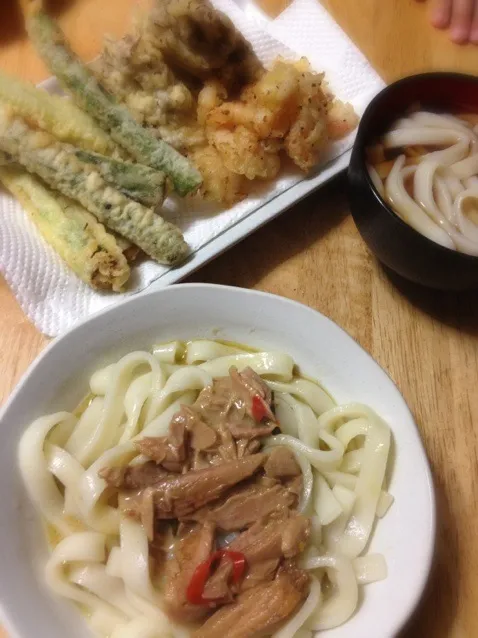 いなばのタイカレーがけうどんと、息子の天ぷらうどん。|kanamumamaさん