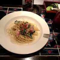 Snapdishの料理写真:本日の賄い☆ほうれん草とベーコンのクリームパスタ|yuuka shimojiさん