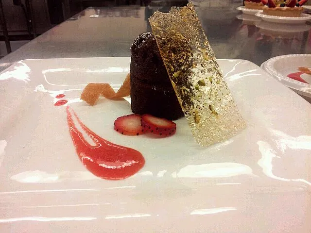 Lavacake tuile strawberry with a pistachio brittle|Ezekiel C. Reissigさん