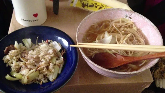 更科蕎麦と玉ねぎチャーハン|ばんなおさん