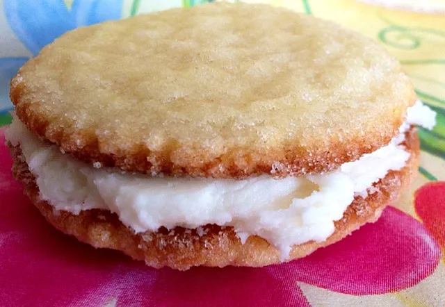 Lemon cookies with lemon cream filling|Dean M Rogersさん