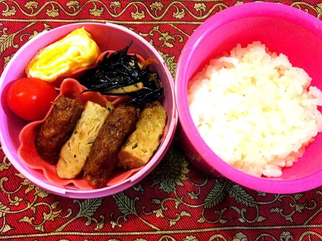 Snapdishの料理写真:瀬付きあじバーグとヒジキの煮物弁当|もえさん