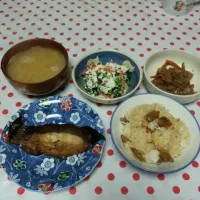 Snapdishの料理写真:ｶﾚｲの煮付け&ほうれん草の白和え&あさりご飯|かしわぎさん