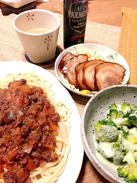 Snapdishの料理写真:手作りミートソース ブロッコリーサラダ 焼き豚|中町さん