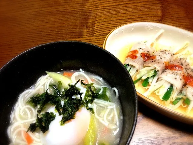 Snapdishの料理写真:野菜たっぷり温麺、もやしチーズにら豚ロールレンジ蒸しキムチソース|みーさん