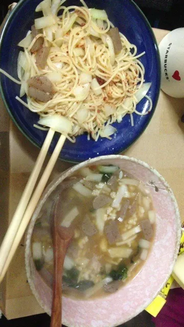 Snapdishの料理写真:こんにゃく玉ねぎわかめの玄米雑炊 和風パスタ|ばんなおさん