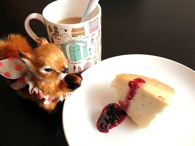 Angel food cake with Huckleberry jam|Tiffany Chenさん