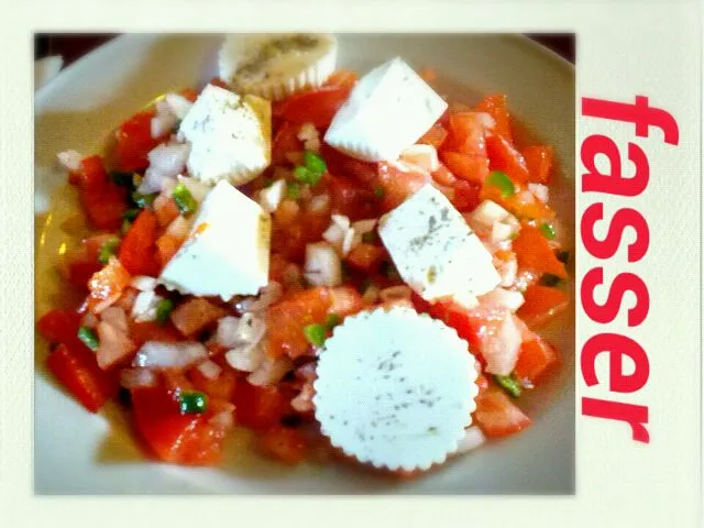 ｡･Ensalada de tomate, cebolla y queso ･｡|fasserさん