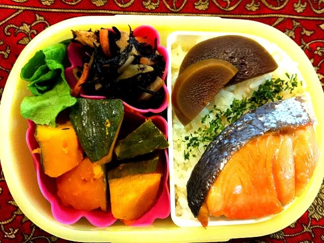 焼鮭とかぼちゃの煮物弁当|もえさん