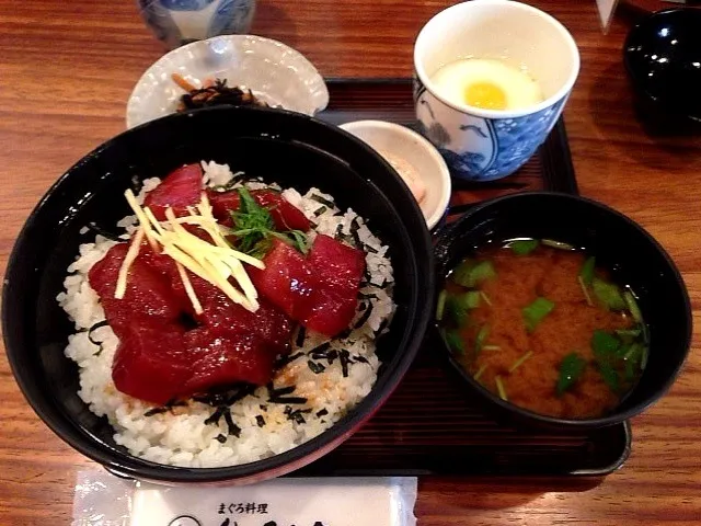 山かけ漬け丼、赤だし、ひじきの煮物|natsukiさん