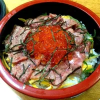 Snapdishの料理写真:吉兆寿司  前沢牛ちらし|びーさん