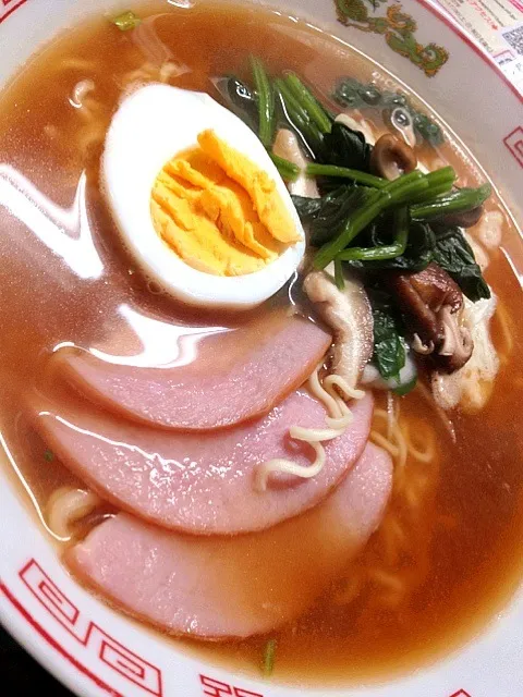 Snapdishの料理写真:サッポロ一番味噌ラーメン。半分こした|ハルさん