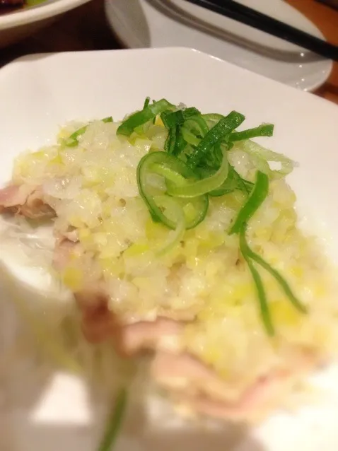 Snapdishの料理写真:蒸し鶏のネギ塩だれ♡|Tomoyoさん