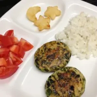 Snapdishの料理写真:子どもごはん☆カブの葉っぱと鶏胸肉のハンバーグプレート|じゅんこさん