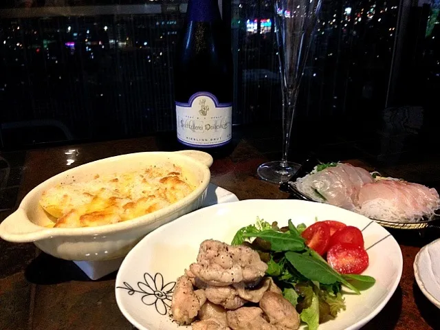 じゃがいもの明太チーズ焼き、鶏肉の炭火焼き、鯛のお刺身＆🍷|ワインさん