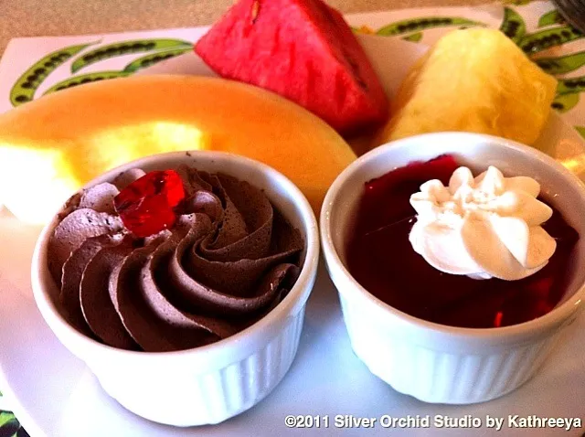 Fresh Fruits with Chocolate Moose and Jelly|Picsy's Slaveさん