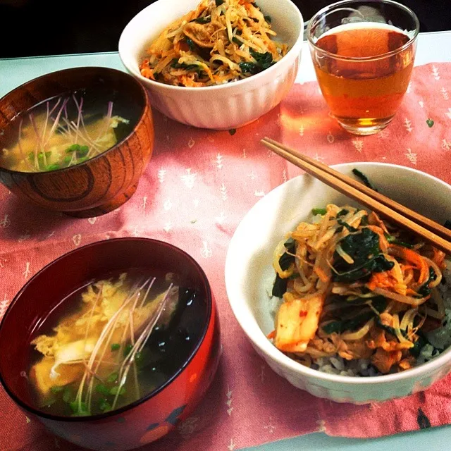 豚キムチ丼、たまごスープ|ユウコさん