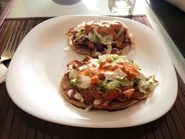 Sopes con salsa de chipotle|Erick Montielさん