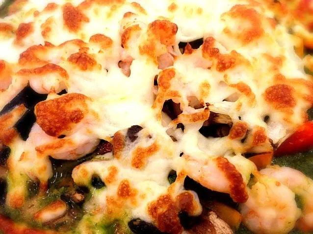 Shrimp and pesto pizza|椰サゴさん