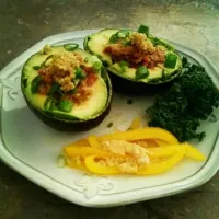 spicy tuna baked avocado bowls|Sasha Smithさん