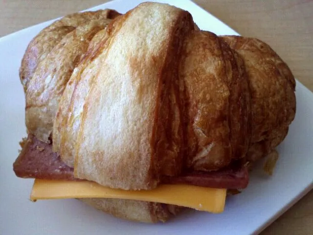 Ham and Cheese Croissant|Angelo Alfanta Genellaさん