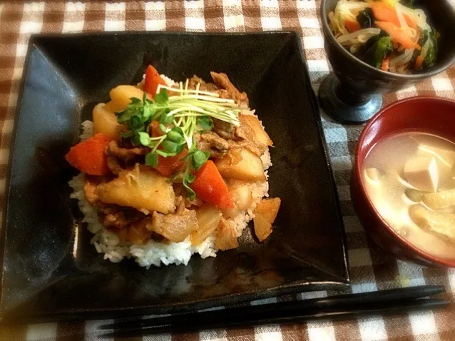 夜ご飯♡キムチ肉じゃが丼|まいつんさん