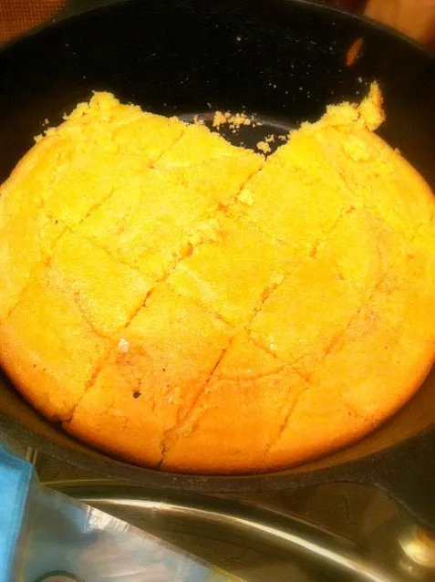 Cornbread drizzled with Raw local Honey and a little butter.|Cristinaさん