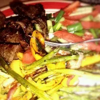 Marinated steak with asparagus/yellow pepper|Valery Larsonさん