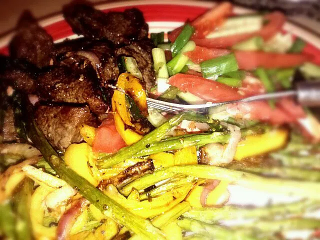 Marinated steak with asparagus/yellow pepper|Valery Larsonさん