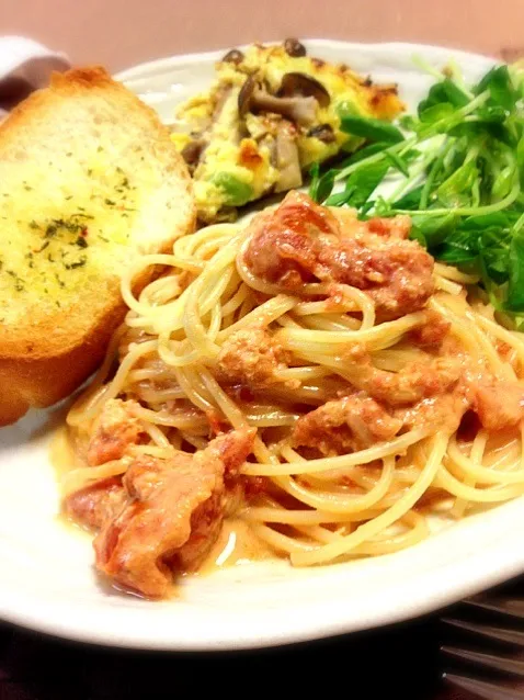 Snapdishの料理写真:蟹味噌入りカニトマトクリームパスタ🍝|みどりさん