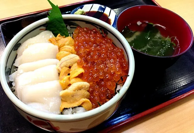 帆立 うに いくら丼@函館朝市|coxiella24さん