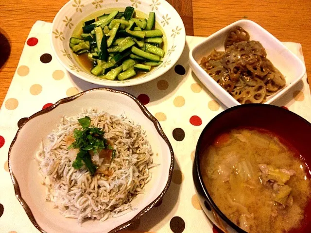 しらす丼、豚汁、蓮のきんぴら、ニンニクきゅうり|なおさん