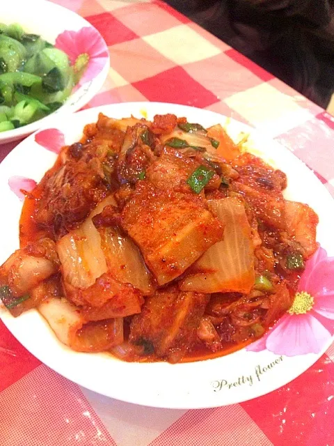 Snapdishの料理写真:泡菜炒五花肉|vinayakaさん