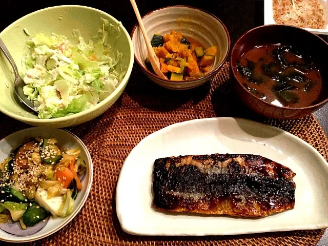 Snapdishの料理写真:秋刀魚の蒲焼き ポテトサラダ かぼちゃの煮物  浅漬け 味噌汁|yukaさん