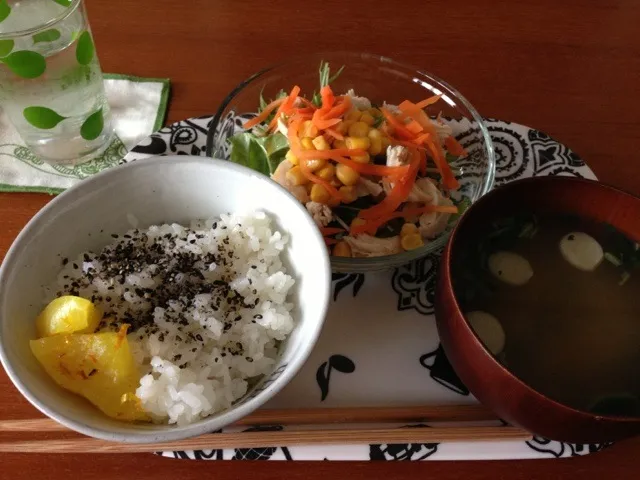 Snapdishの料理写真:3/20 サラダ、ごま塩ご飯|ざいさん