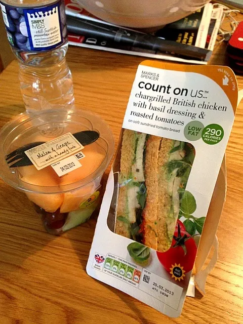 M&S Sandwich and Fruit Pot|Ella Thompsonさん