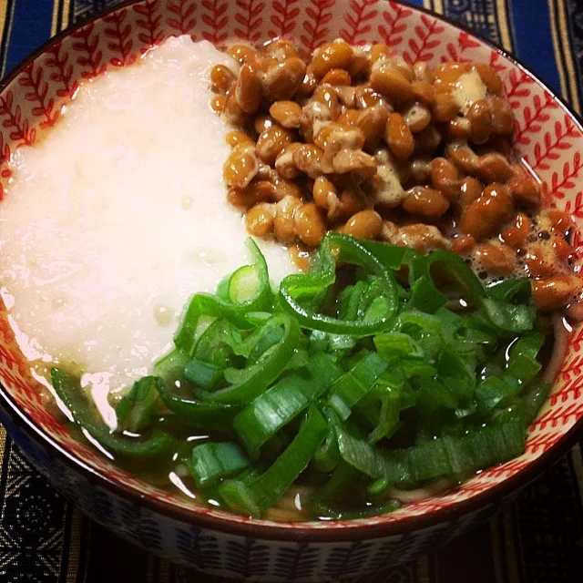 仕事が終わらないので、ねばねば夜食〜 (｡T∀T｡) なんかネギが♡型|naoさん