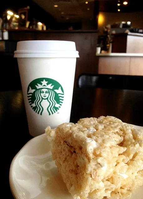 Starbucks Hazelnut Macchiato And Marshmallow Dream Bar|MyRaXさん