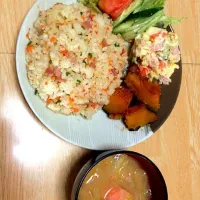 炒飯、ポテトサラダ、かぼちゃの煮物、サラダ、味噌汁|美由紀さん