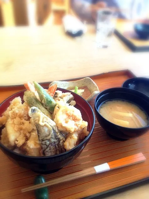 ランチに天丼食べて帰るのだー。|しーさん